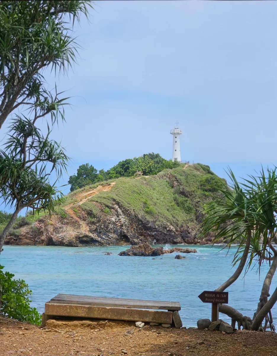 Lanta Light House จุดชมวิวประภาคารเกาะลันตา (แหลมโตนด) แลนด์มาร์กสำคัญ จ.กระบี่