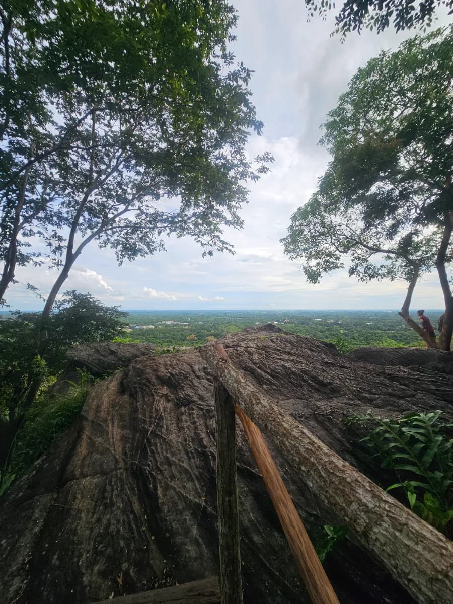 Pha Hin Son Viewpoint จุดชมวิวผาหินซ้อน เขาอีโต้ จ.ปราจีนบุรี พิกัดลับชมพระอาทิตย์ตก